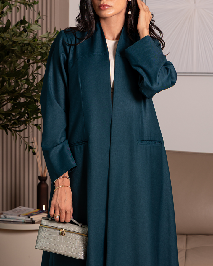 Modèle portant abaya – image principale
