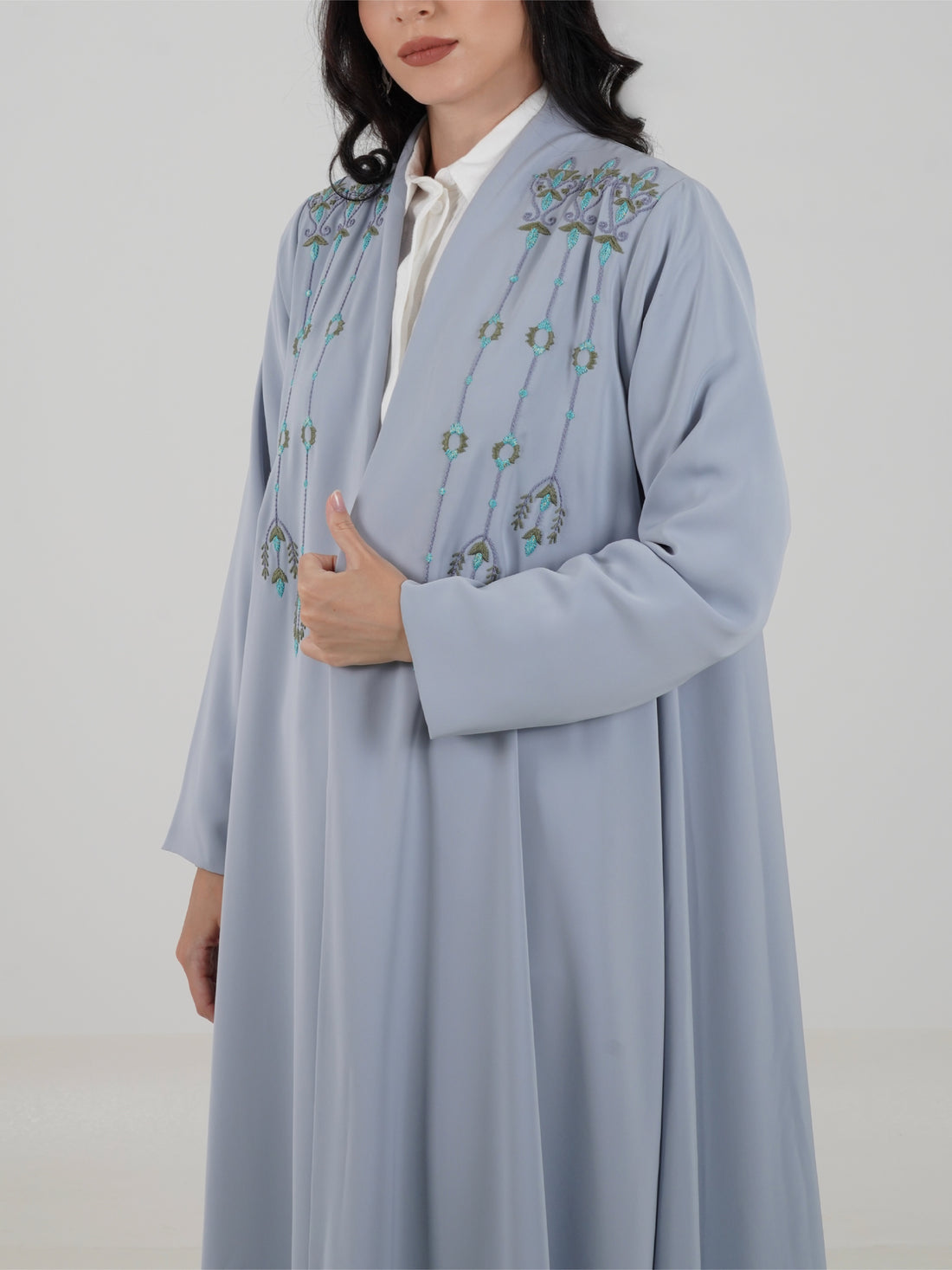 عباية صبا باللون الأزرق الفاتح